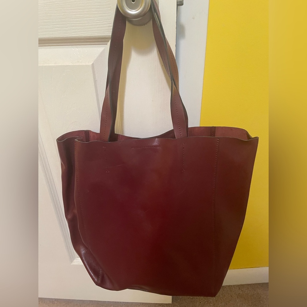 Banana Republic Burgundy Leather Tote Bag Great condition.